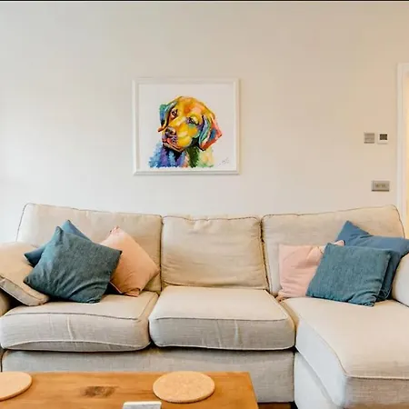 Stylish 2 Bed House By Grand Canal Dock