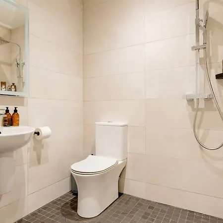 Stylish 2 Bed House By Grand Canal Dock * דבלין