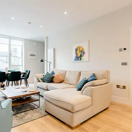 Stylish 2 Bed House By Grand Canal Dock アパート