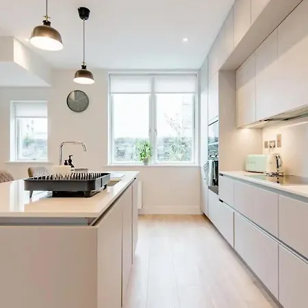 Stylish 2 Bed House By Grand Canal Dock